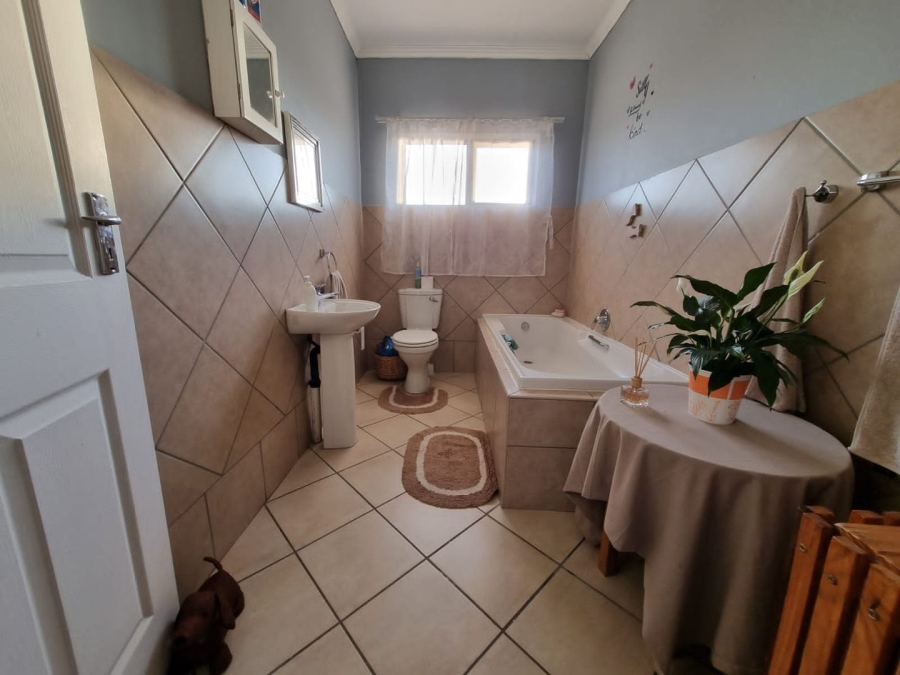 3 Bedroom Property for Sale in Langenhovenpark Free State